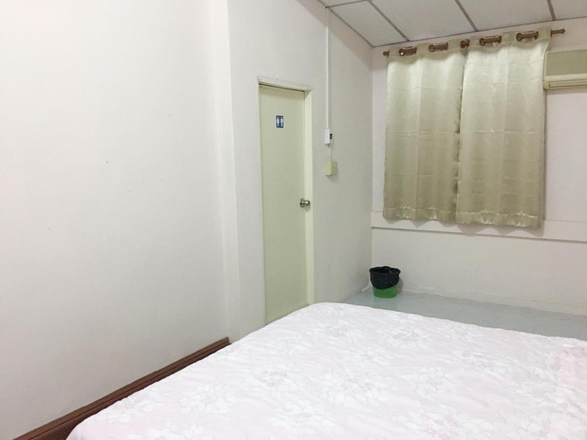 Jd Hostel Ayutthaya Bagian luar foto