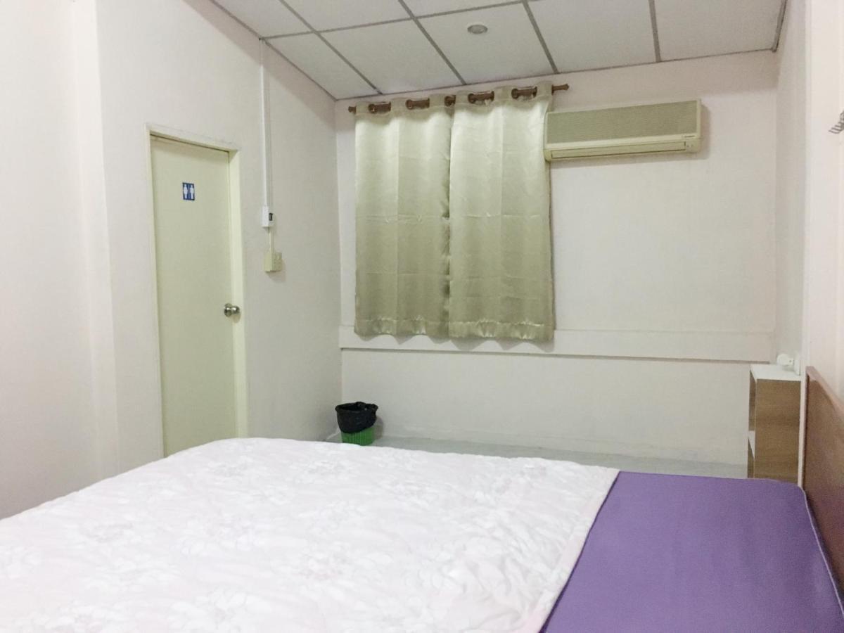 Jd Hostel Ayutthaya Bagian luar foto